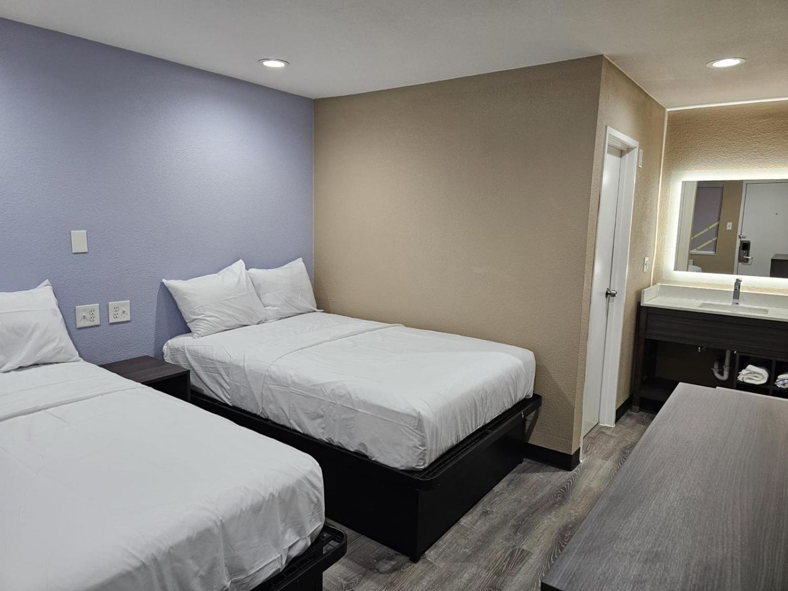 Super 8 By Wyndham Big Spring Hotel Exterior photo